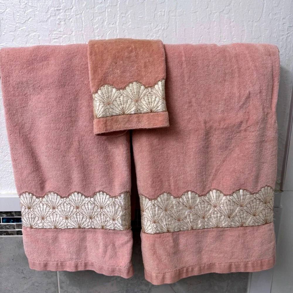 Vintage Fieldcrest Lustre Pink Shell Embroidered Towel Set 4pc Bath Hand Towels